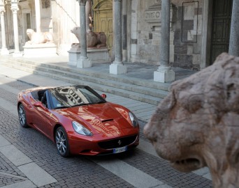 Luxo Italia Milan Ferrari City Tour