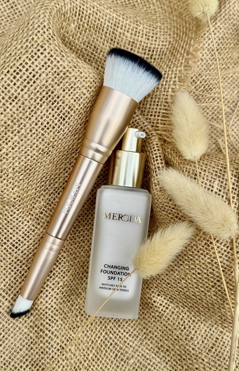 Meroda Changing Foundation with Brush
