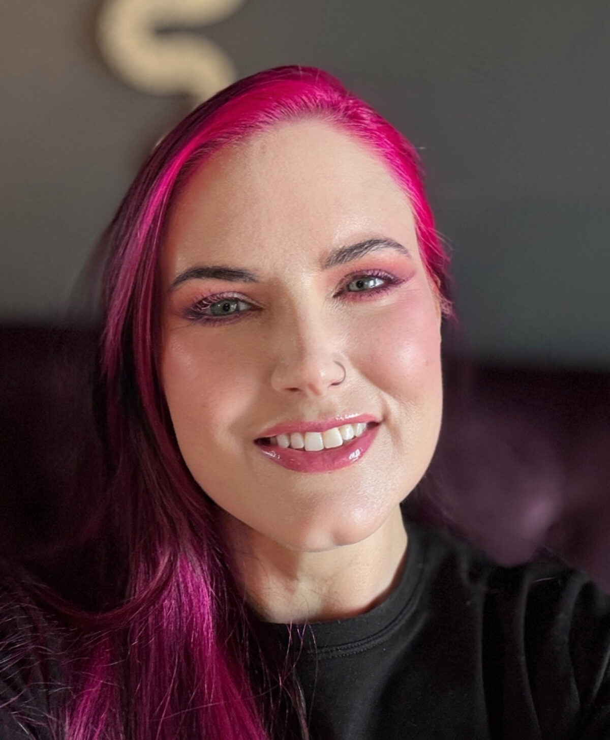 Bellabeautebar Ocean Jewel and Dead Roses Palettes monochromatic pink look by Cordelia Frost, with two decades of indie beauty experience