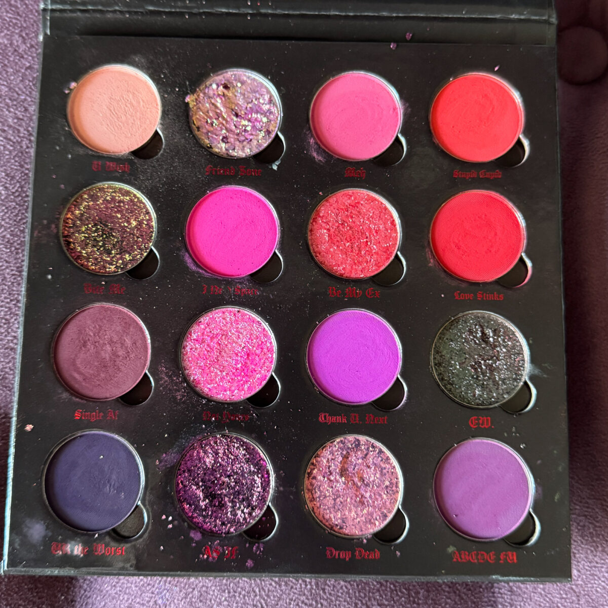 Let's take a look inside the Bellabeautebar Dead Roses Palette, by Cordelia Frost