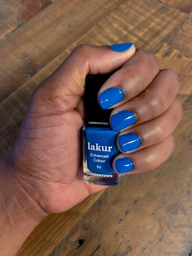 londontown-lakur-iconic-product-review-nail-polish-9-free-vegan-beauty-black-yoga-mom