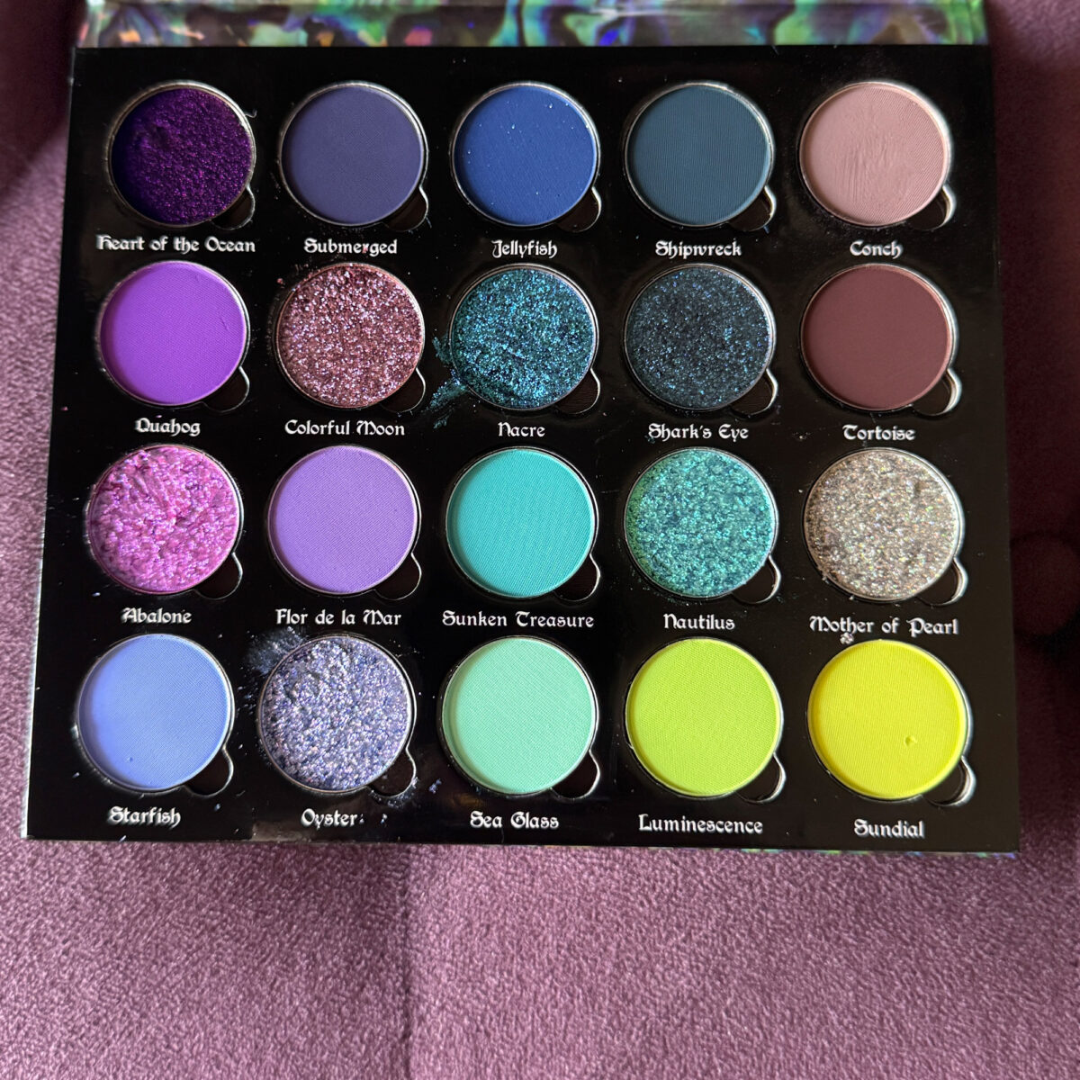 Look inside the Bellabeautebar Ocean Jewel Palette, photos by Cordelia Frost, indie beauty expert