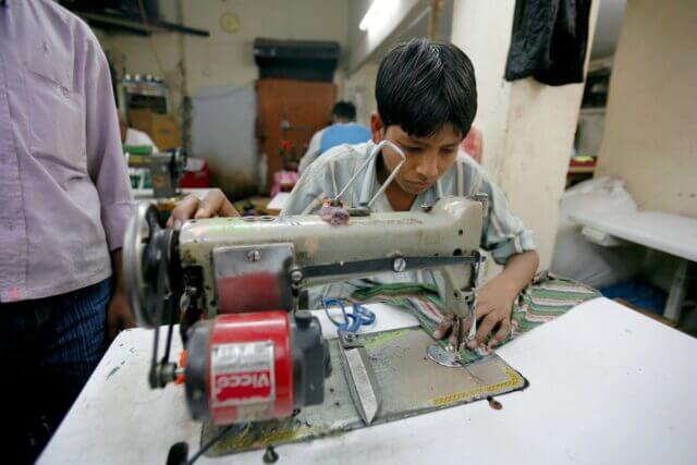 child labor in india_child using sewing machine