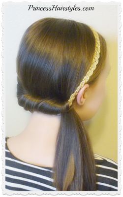 Easiest hairstyle for school. Side ponytail and headband.