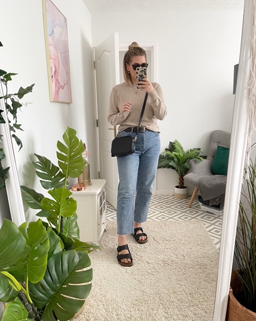minimalist wardrobe women