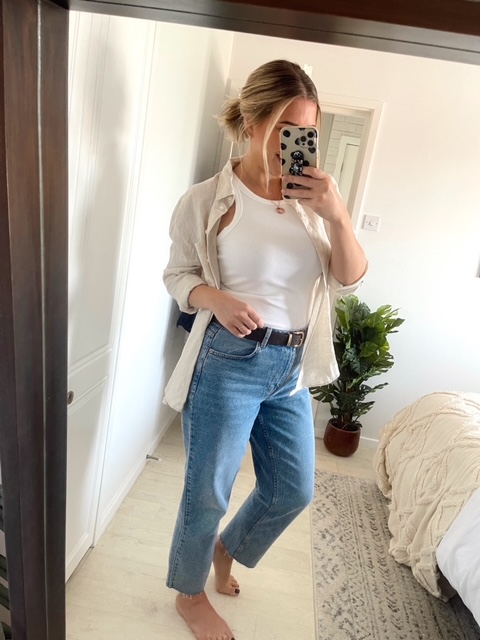 minimalist wardrobe women