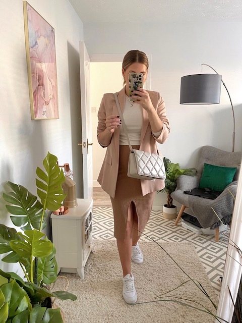 minimalist wardrobe women
