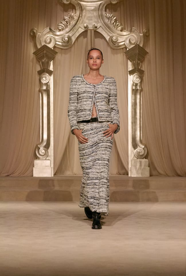 Timeless Elegance Reinvented: CHANEL Fall-Winter 2025/26 Haute Couture Triumphs in Paris 2 CHANEL Fall-Winter 2025/26 haute couture 2
