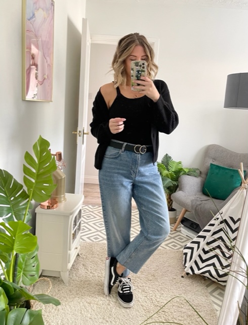 minimalist wardrobe women