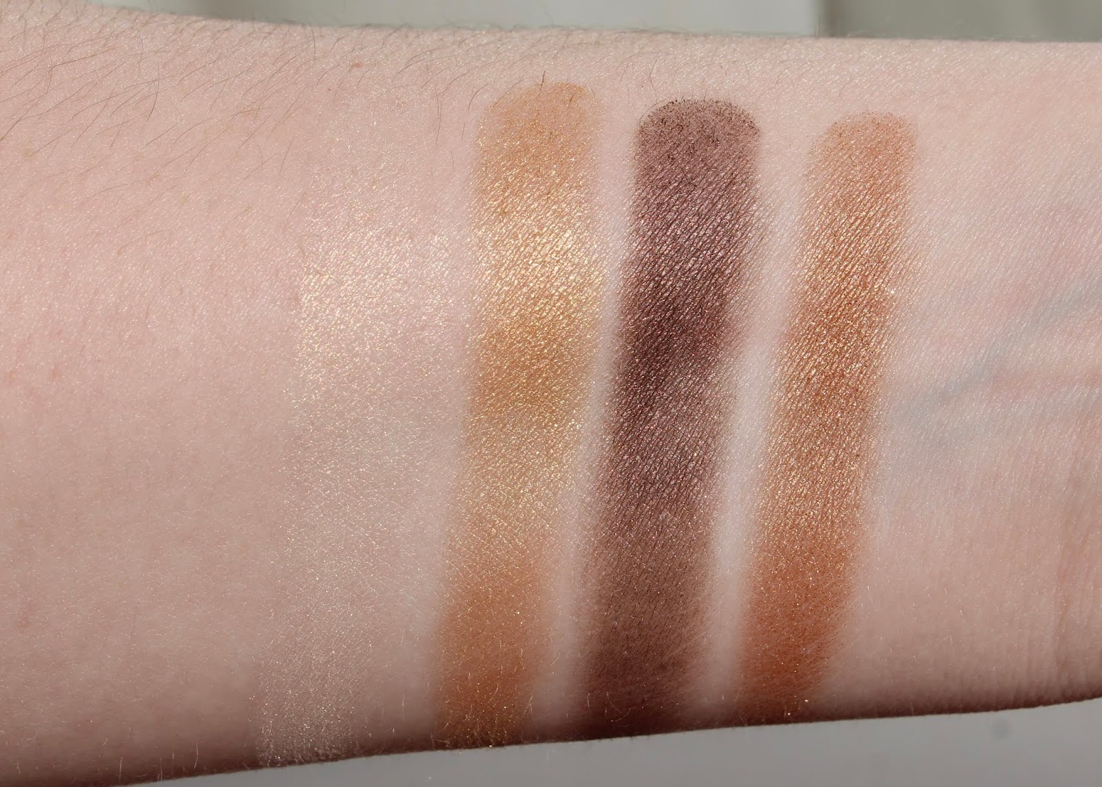 Victoria Beckham Beauty Smoky Eye Brick in Silk | Review & Swatches