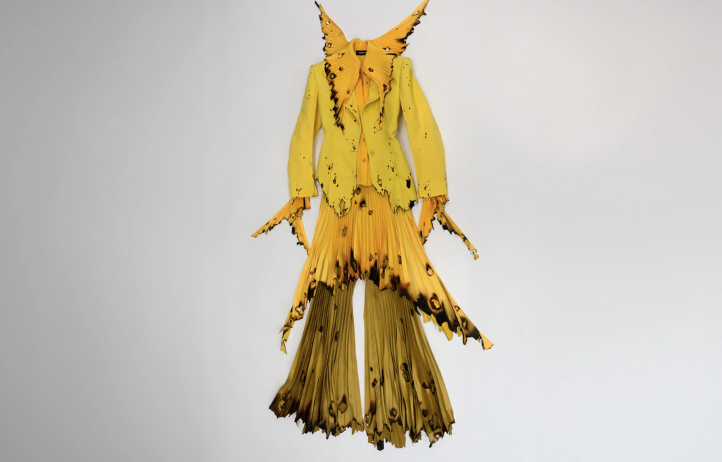 Image of Robert Wun, Yellow Rose, Haute Couture Autumn/Winter 2024. (Image Credit: Ellen Sampson for Barbican.org.uk) 