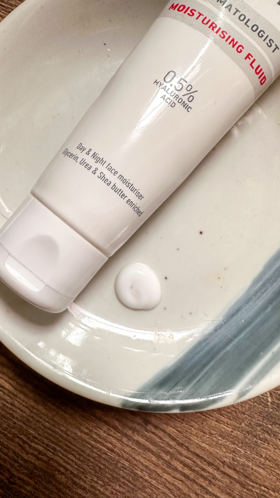 altruist moisturising fluid swatch