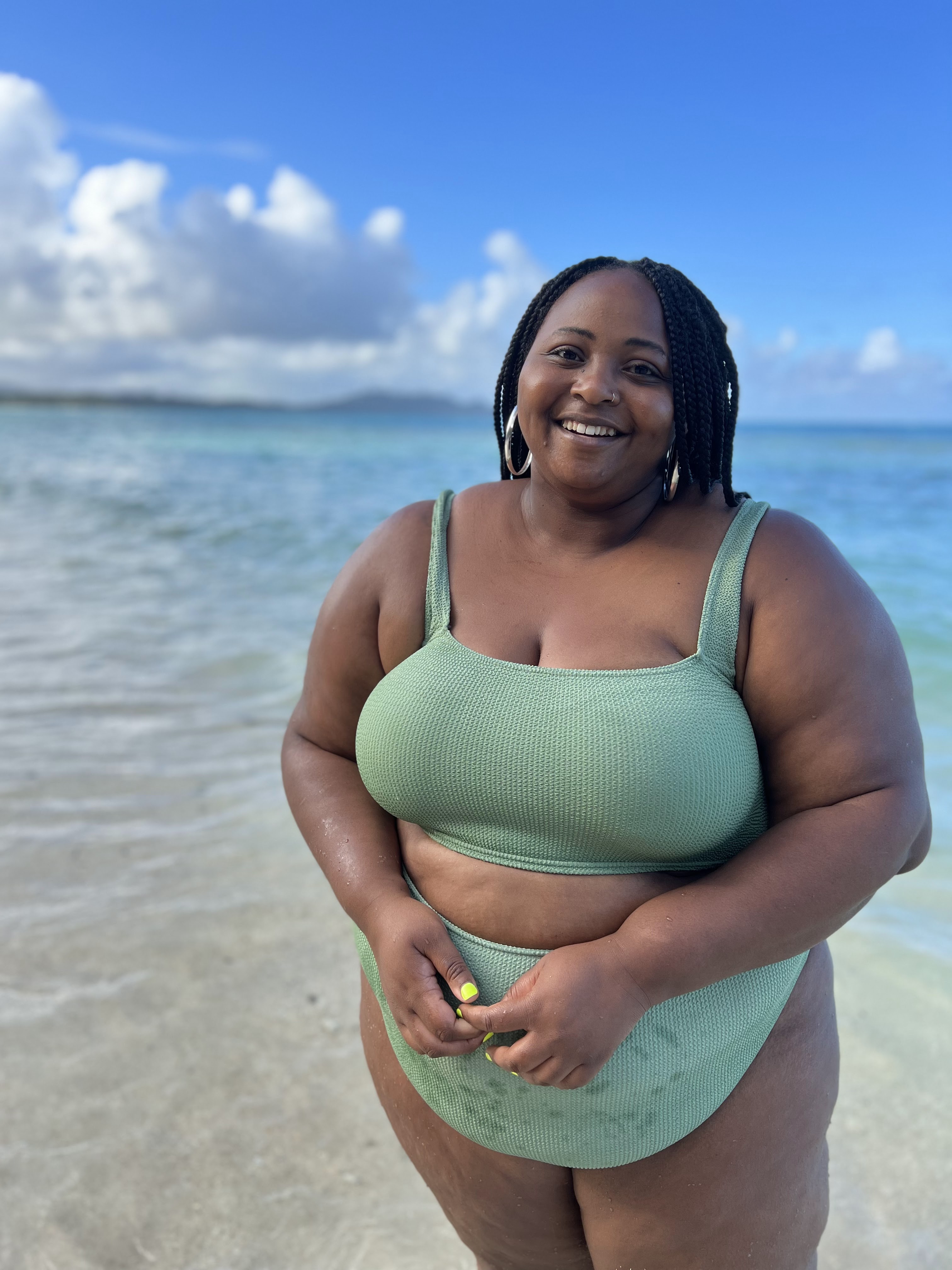 Richmond VA Blogger, plus size influencer, plus size green swimsuit, plus size blogger