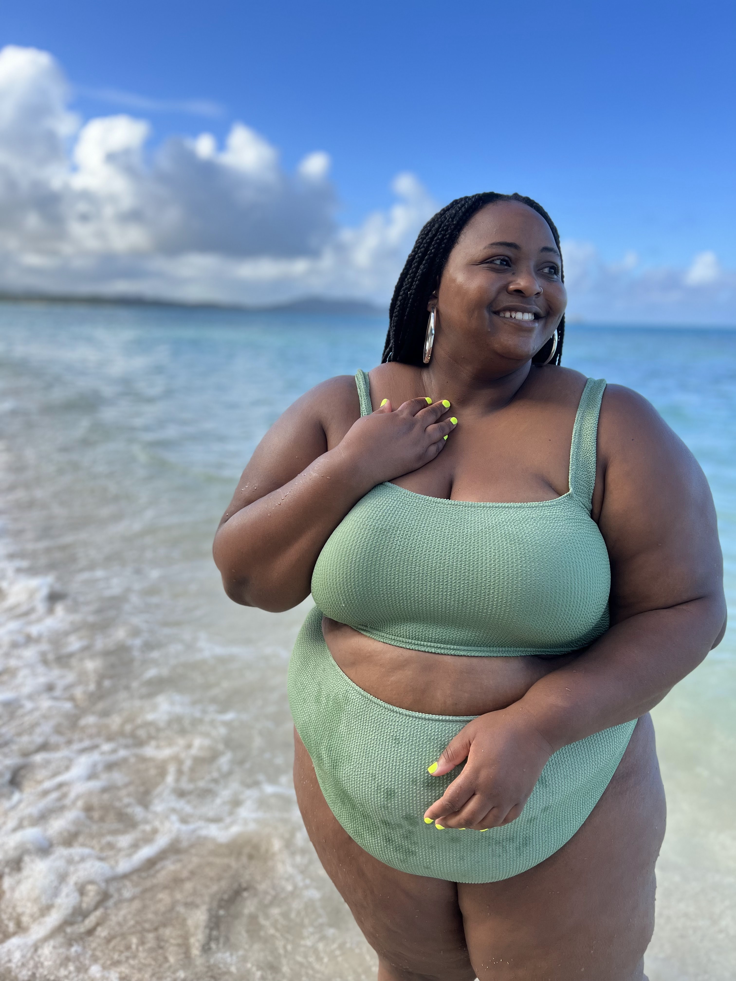 Top plus size blogger, VA blogger, fat black blogger, plus size influencer